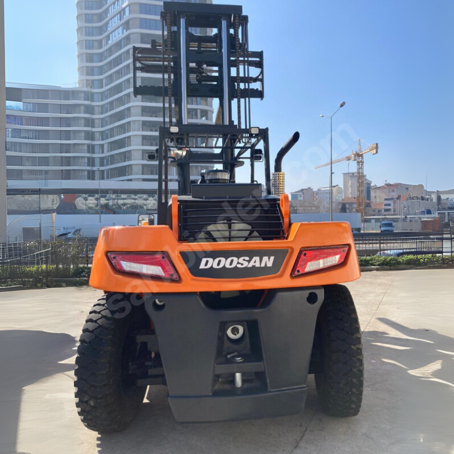 16-tunový Doosan vysokozdvižný vozík k pronájmu – 2023