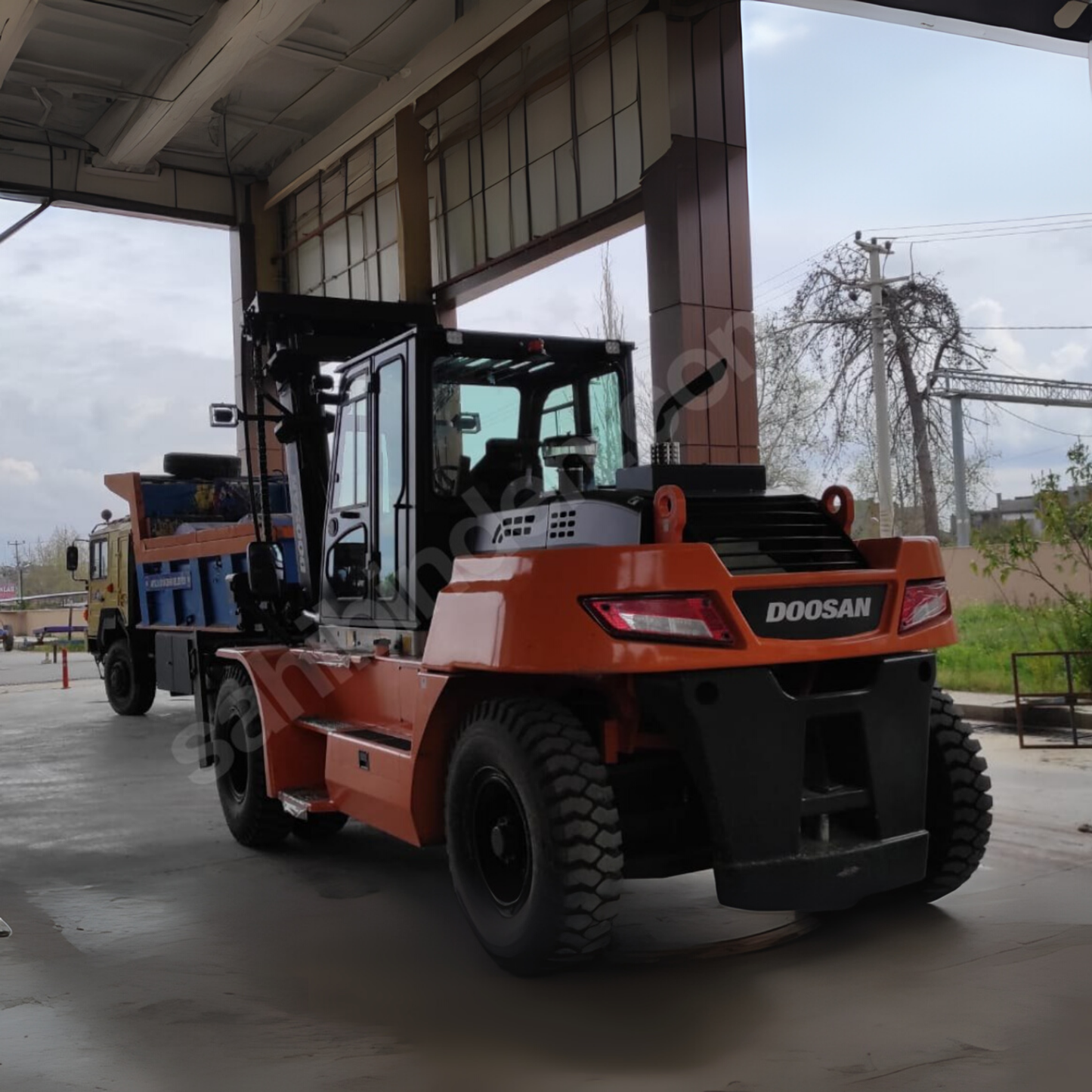 16-tunový Doosan vysokozdvižný vozík k pronájmu – 2023